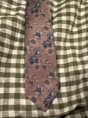Oscar de la Renta Mauve Floral Silk Tie with Blue Accents